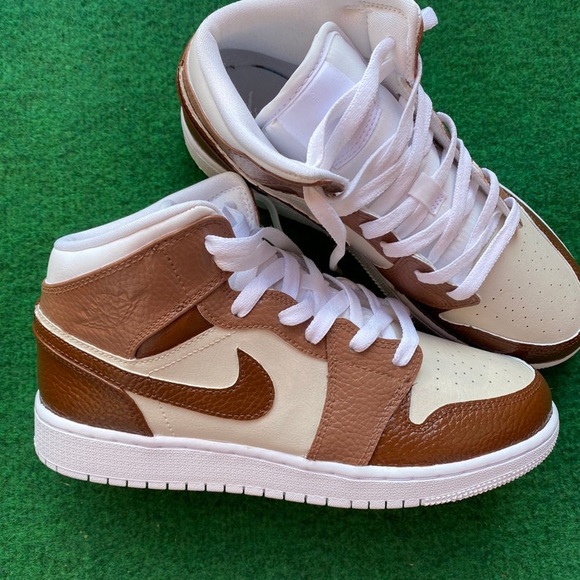 Custom Jordan’s - Picture 4 of 6